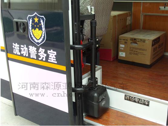 新疆流動警務(wù)室全自動車門